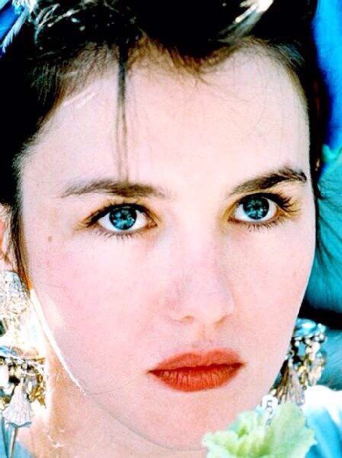 娶了巩俐的雅尔，曾有个漂亮的未婚妻，对方正是法国女神阿佳妮