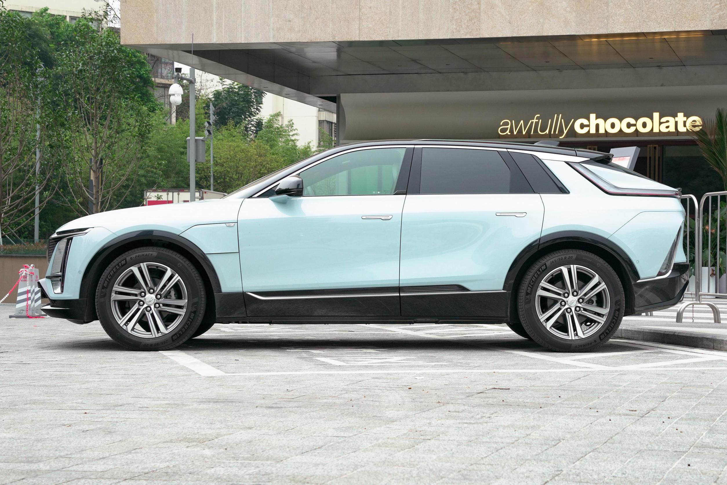 凯迪拉克lyriq锐歌高性能版官图,凯迪拉克LYRIQ锐歌四驱高性能版