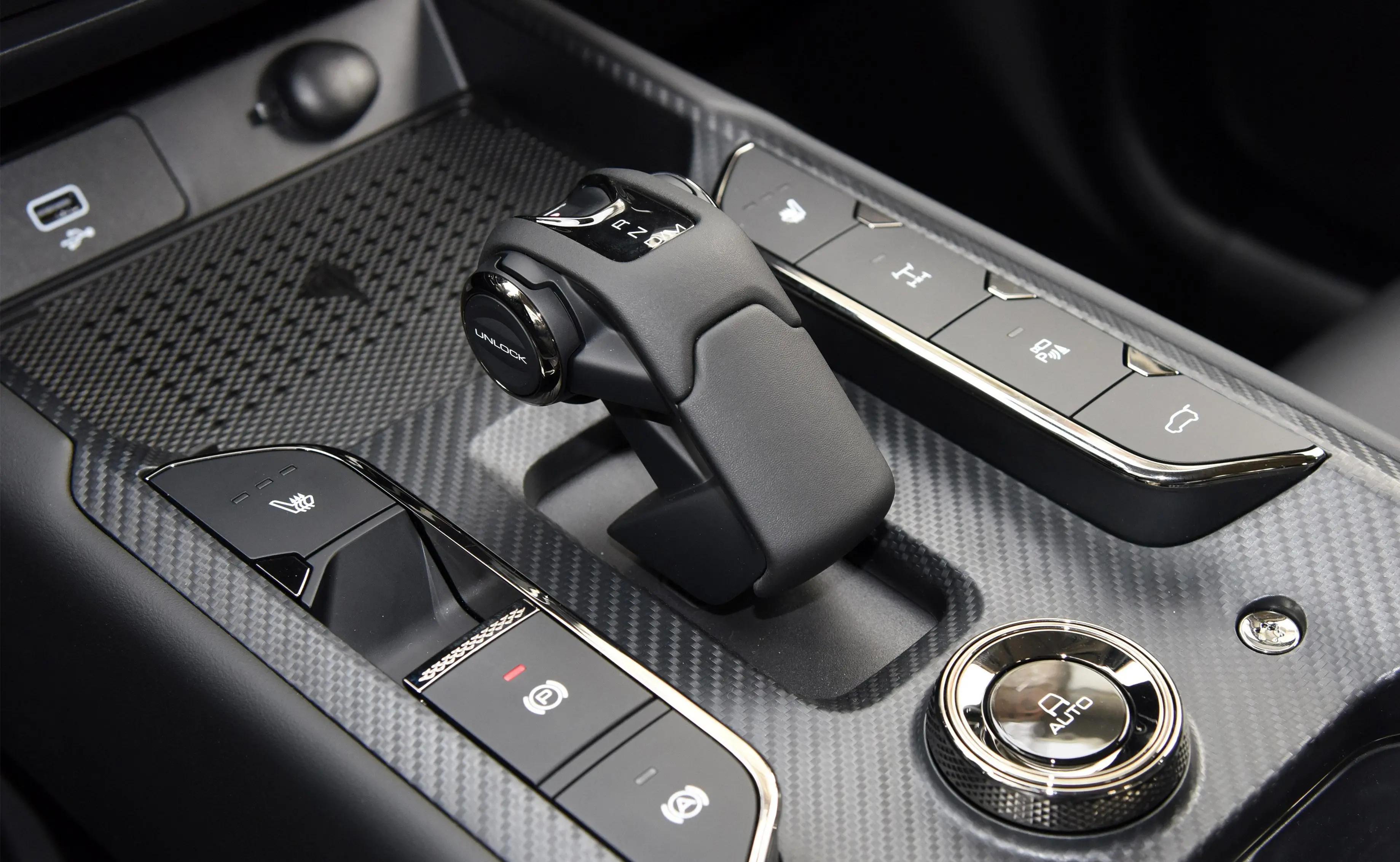 哈弗大狗2024燃油版,哈弗二代大狗燃油版新车上市会