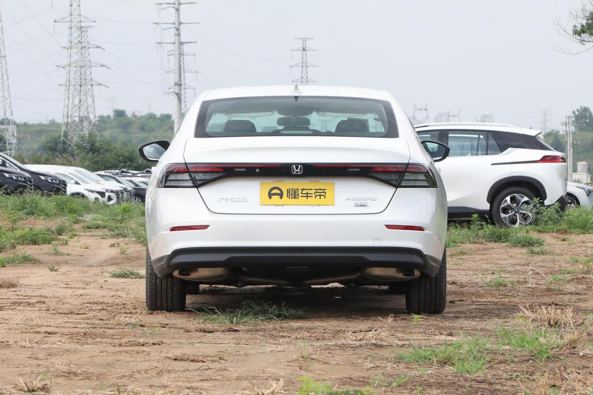 mg7跟蒙迪欧2023哪个好,17万预算买哪款b级车