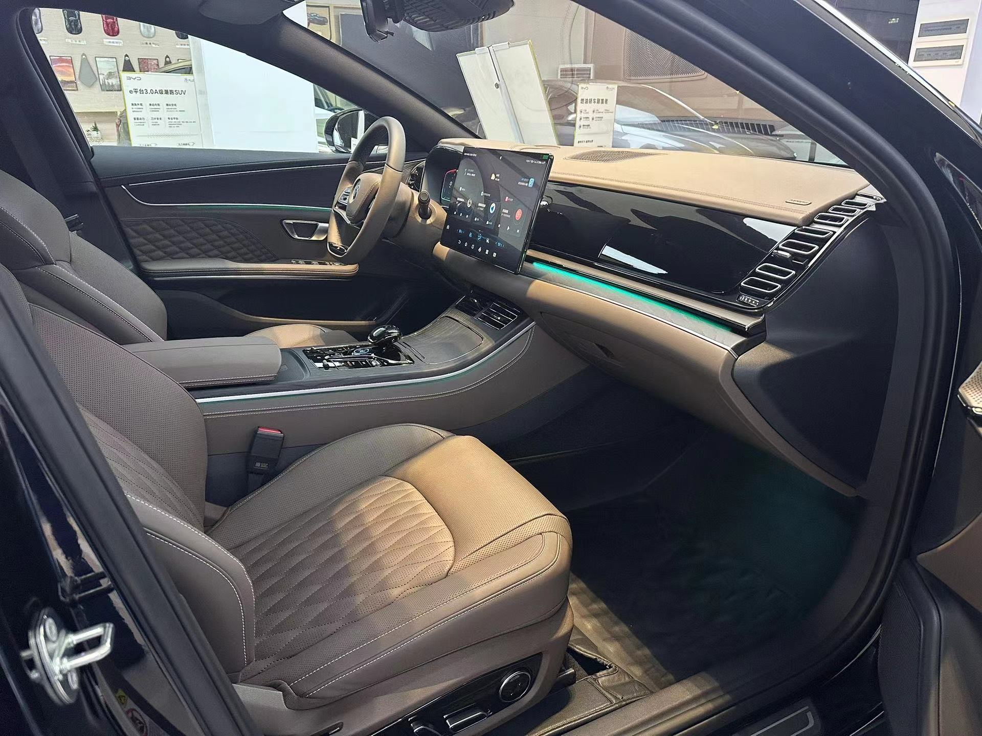 心心念念买的比亚迪汉,一眼就相中的大众