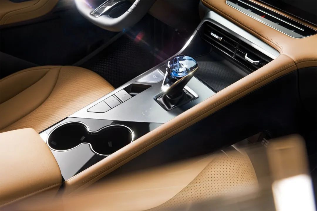 20款荣威rx5plus搭载什么发动机,荣威rx51.5t和2.0t有多大区别