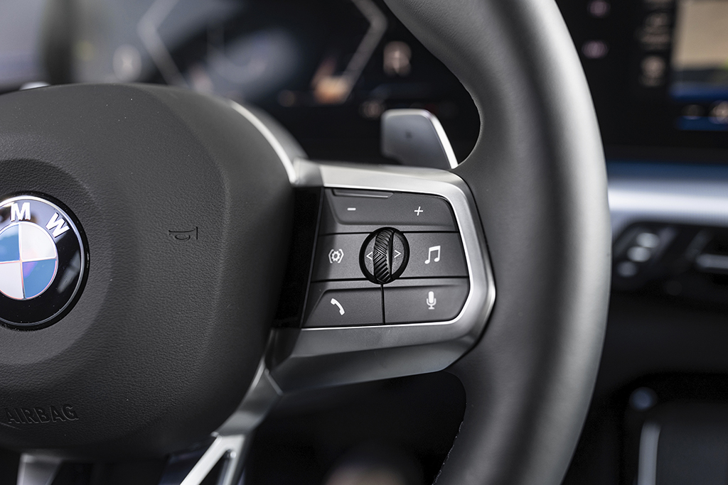 新bmw2系多功能旅行车白色,bmw2系多功能旅行版