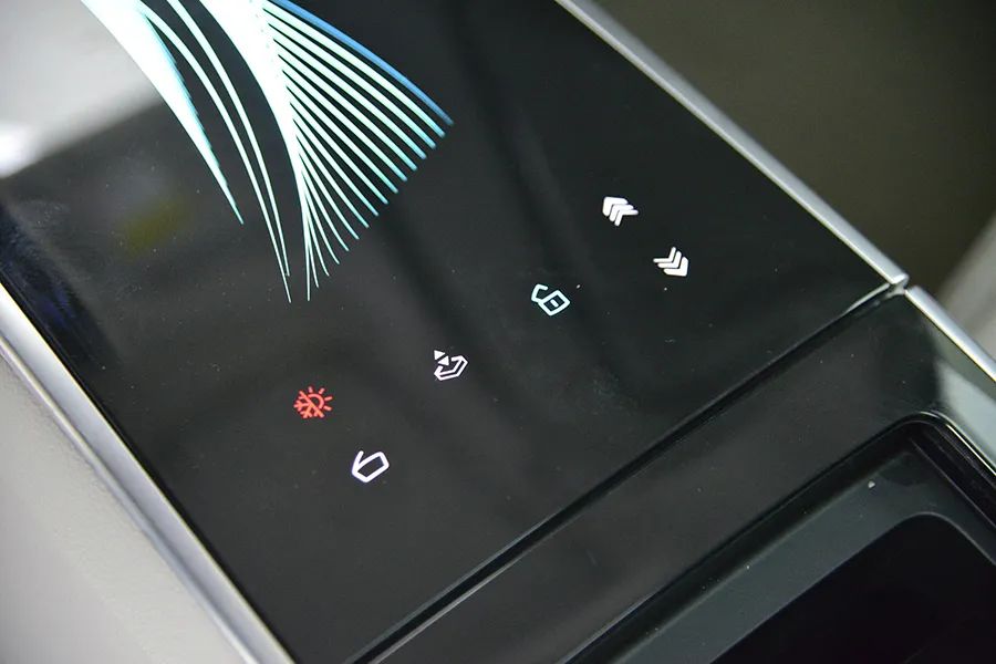 荣威mpvimax8测评,mpv搅局者荣威imax8静态解析