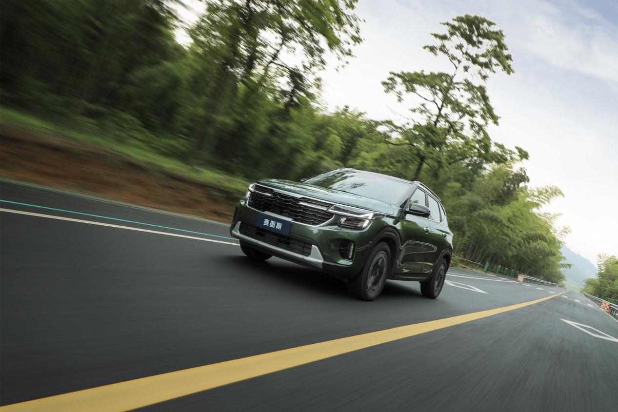 起亚赛拉图对比本田xr-v,定位紧凑型suv起亚赛图斯官图发布