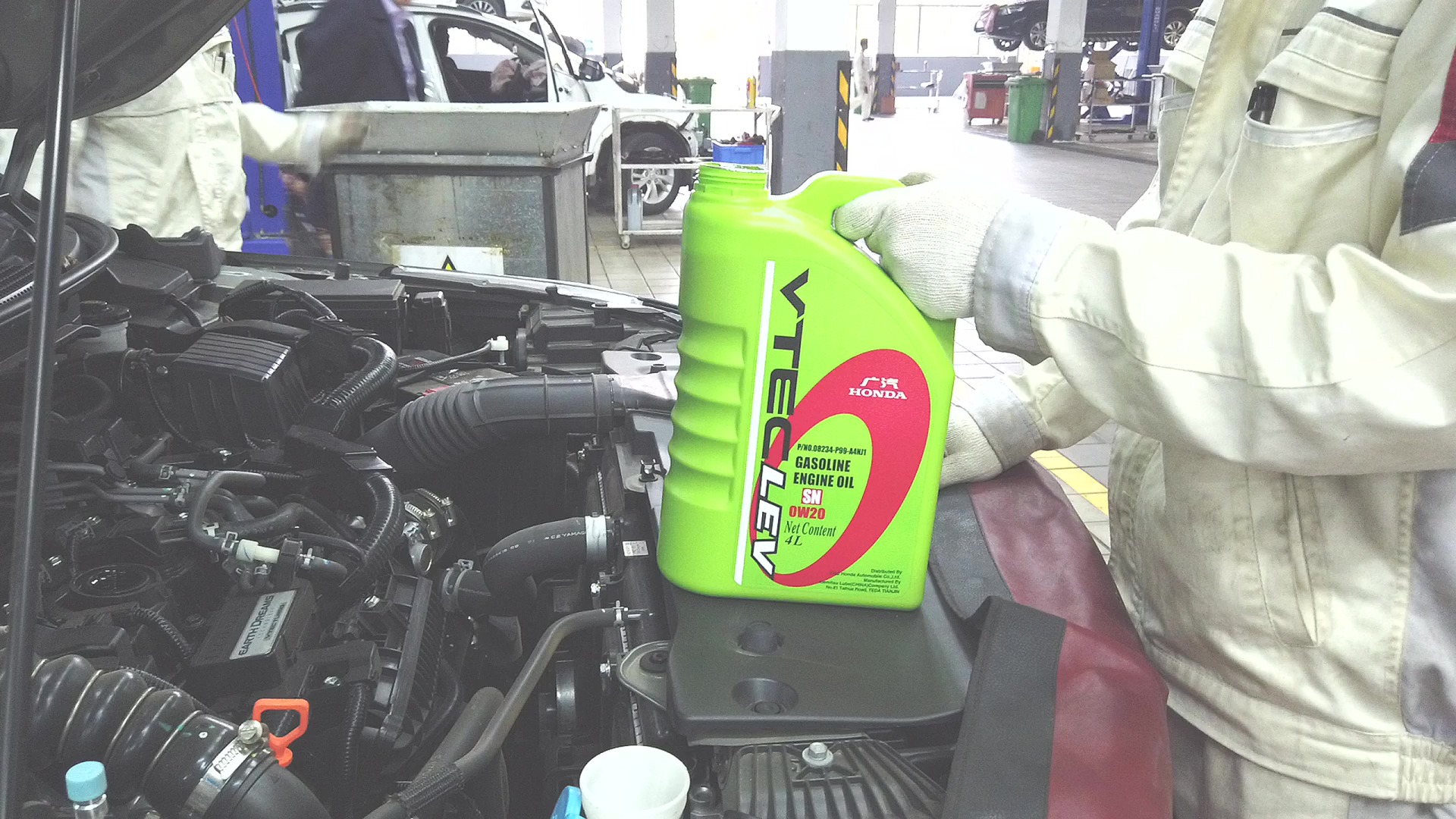 4s店机油和外面机油区别,4s店专用机油和品牌机油哪个更好