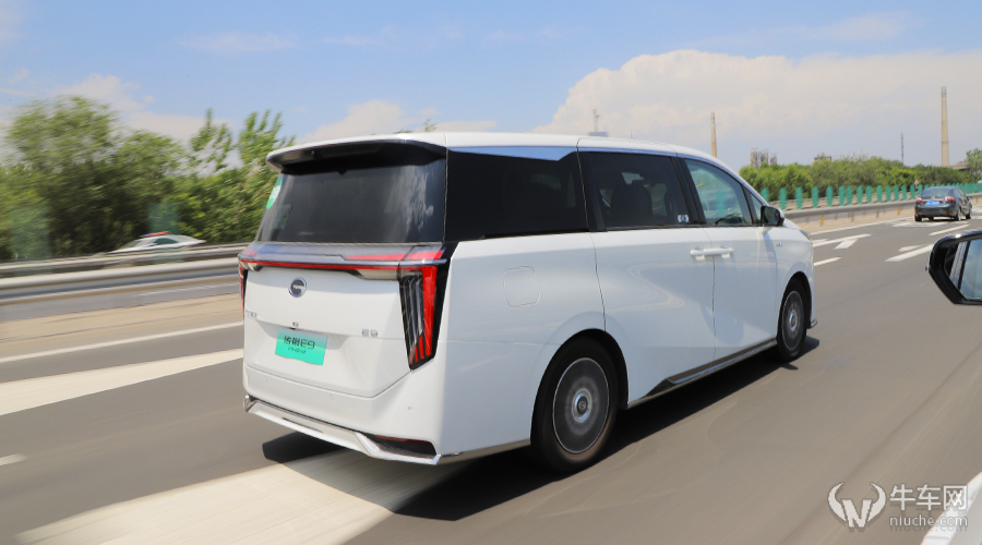 广汽传祺e9mpv油电混合,广汽传祺新mpve9震撼来袭