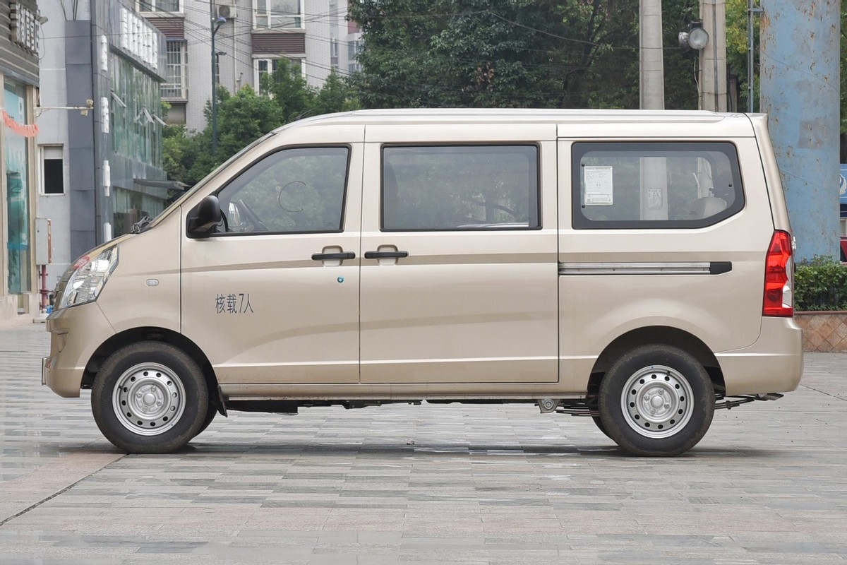 五菱荣光2023款标准型,2011款五菱荣光豪华版7座图片