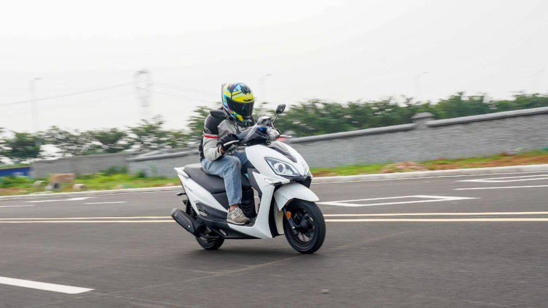 性价比很高的125风冷通勤踏板，9999元VPS125详细测评