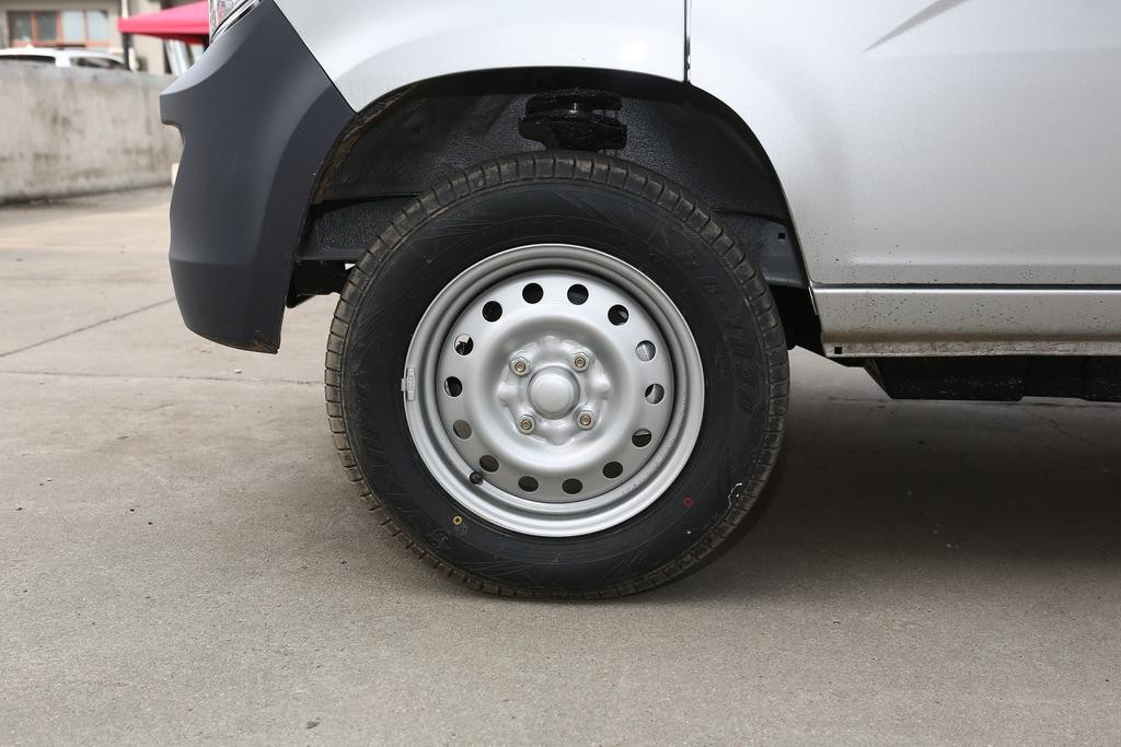 体验五菱之光2019款1.2LS实用型，定价3.23万还是后驱，油耗6.0L