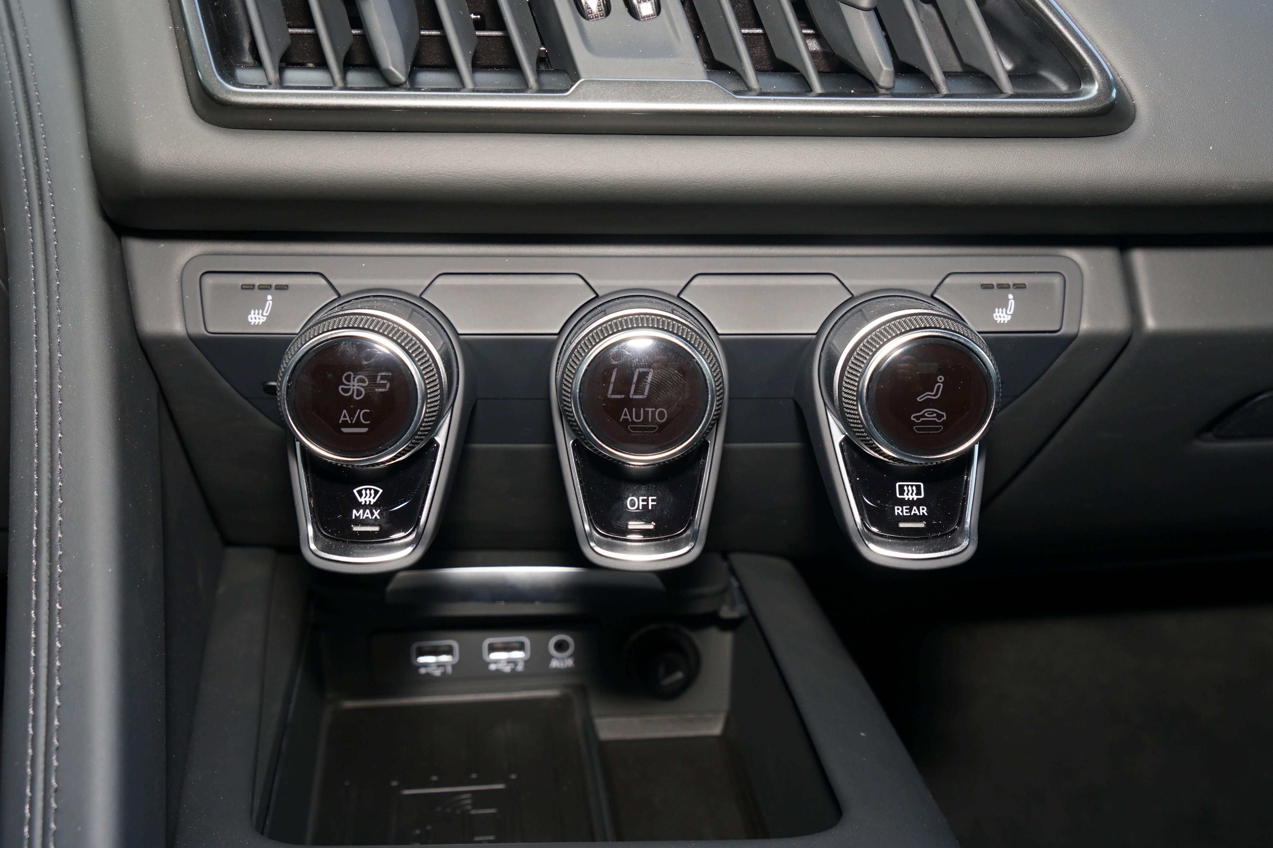 奥迪r8跟兰博基尼v10,奥迪唯一的超跑r8