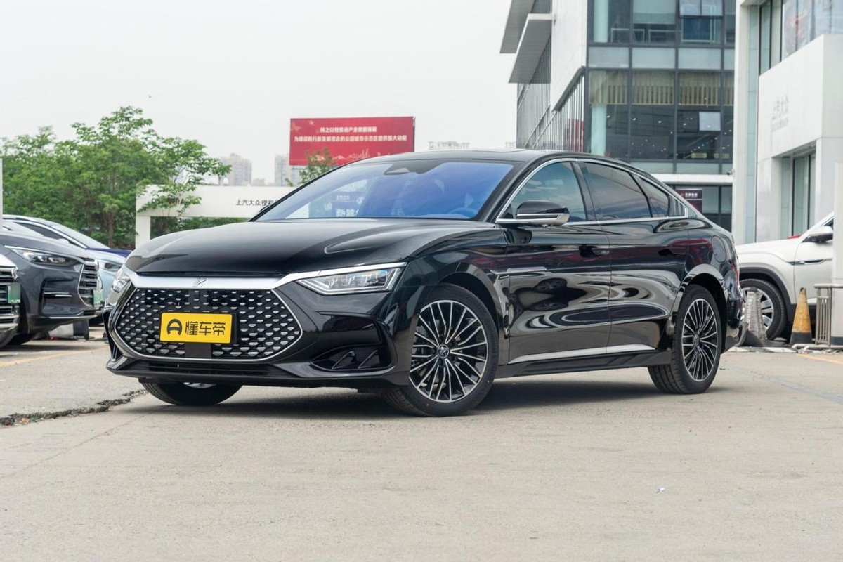 奔驰c级和奥迪a6l,奔驰c级和奥迪a6l哪个更值得买