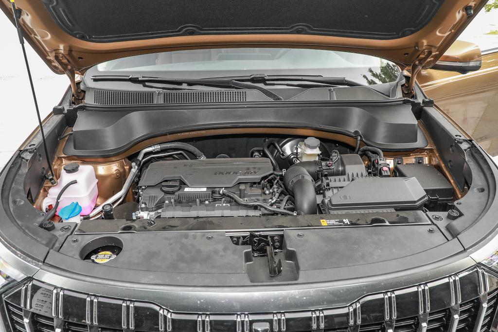 澎湃动力顶级性能,东风起亚小型suv智跑试驾