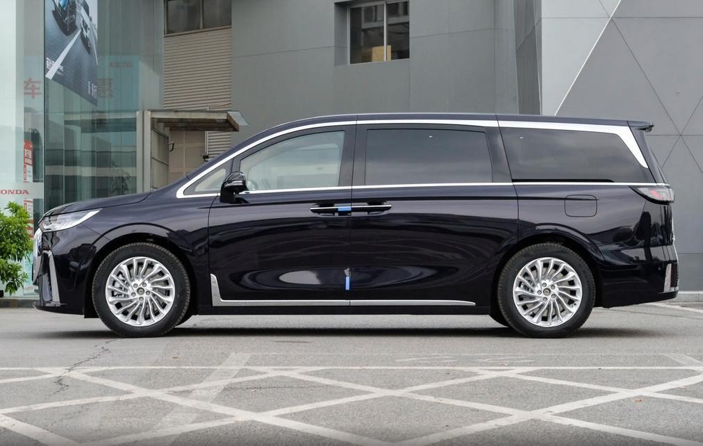 岚图新梦想家有什么区别,新岚图梦想家对比