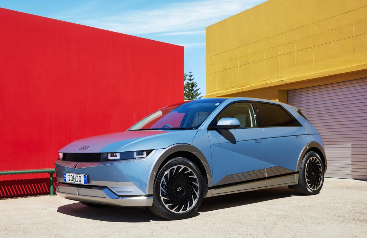 提供官方用车、签约代言人，车企在世界杯这么做