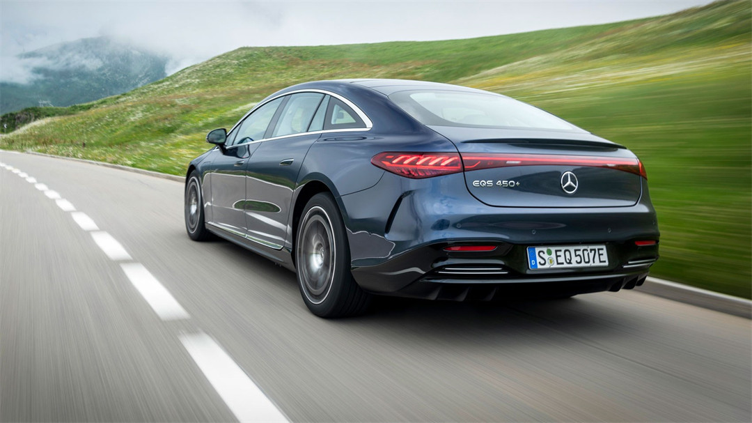 奔驰eqs纯电轿车价格与性能如何,奔驰eqs惊艳全场