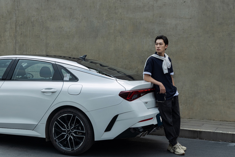 起亚k5算是一代神车吗,起亚k5销量一般但真心适合家用