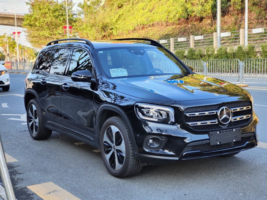 现在奔驰glb新车2.0t七座多少钱,奔驰glb35amg和gla35amg比较