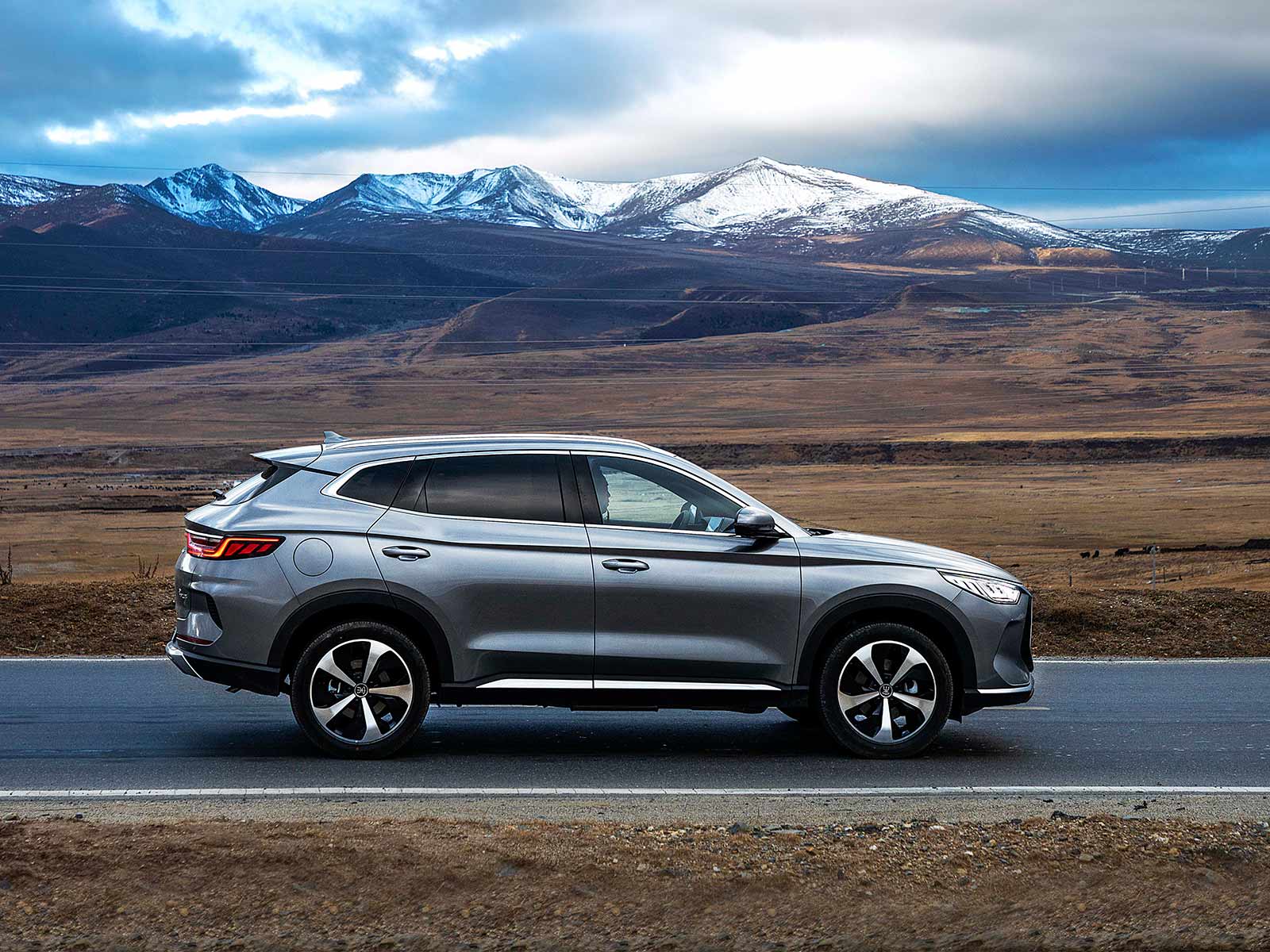 比亚迪年销302万破国产纪录,比亚迪下一次发布新车