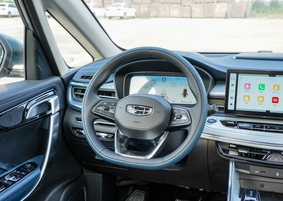 即便是叫好不叫座,但吉利依然推出嘉际L,加长加量不加价!