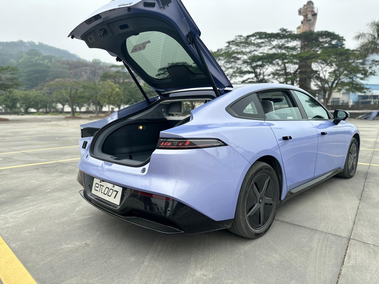 eπ007还是挺能打的，算得上同价位电车中上水平