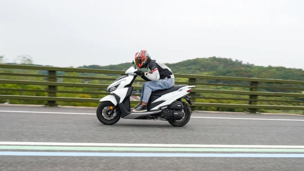 性价比很高的125风冷通勤踏板，9999元VPS125详细测评