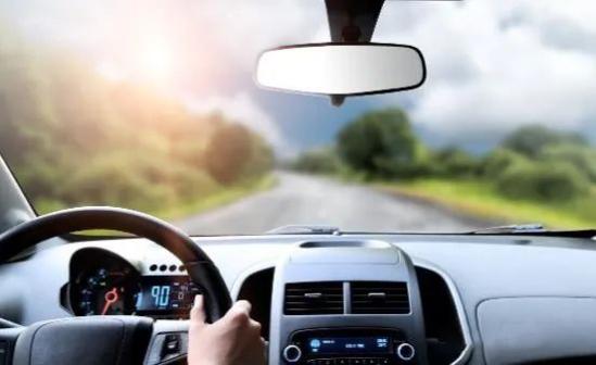 如何去除新车里异味最有效的方法,新车有异味怎么去除最快方法