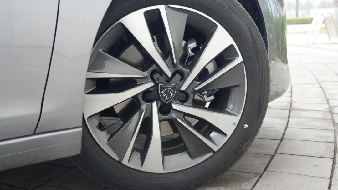 标致408龘龘版和老款408外观,标致4081.2t三缸怎么样