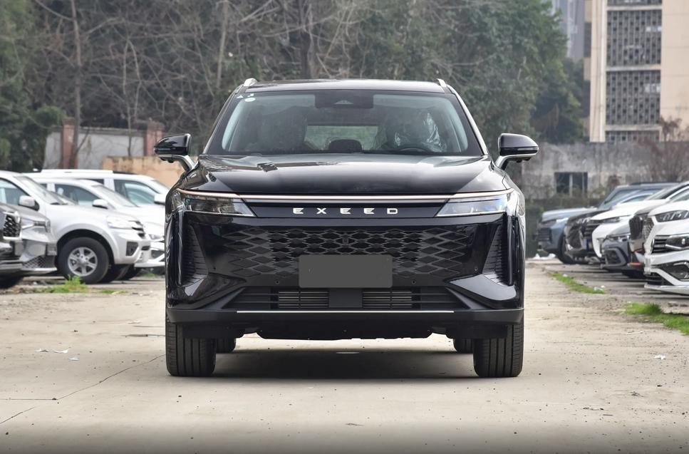 瑶光四驱优享飞鱼版和红旗hs5旗享,红旗hs5新款底盘和瑶光底盘比较