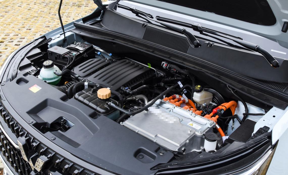 三代长安cs55plus高配和哈弗h6,一代长安cs55plus与哈弗h6国潮