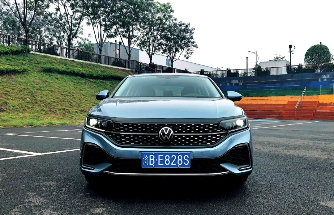 最新款大众帕萨特试驾,大众最新款帕萨特试驾视频