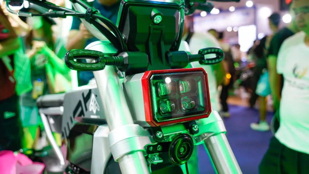 MINI潮玩，最具枪调—AKMOTOR品牌发布暨9980元AK11发布