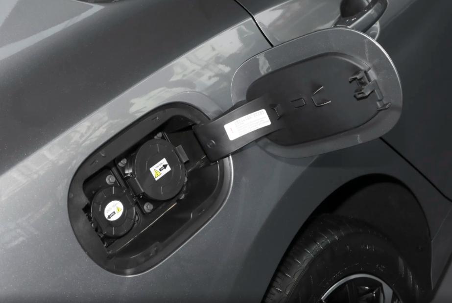 比亚迪驱逐舰05冠军版油电混动,比亚迪宋prodm-i和驱逐舰05怎么选