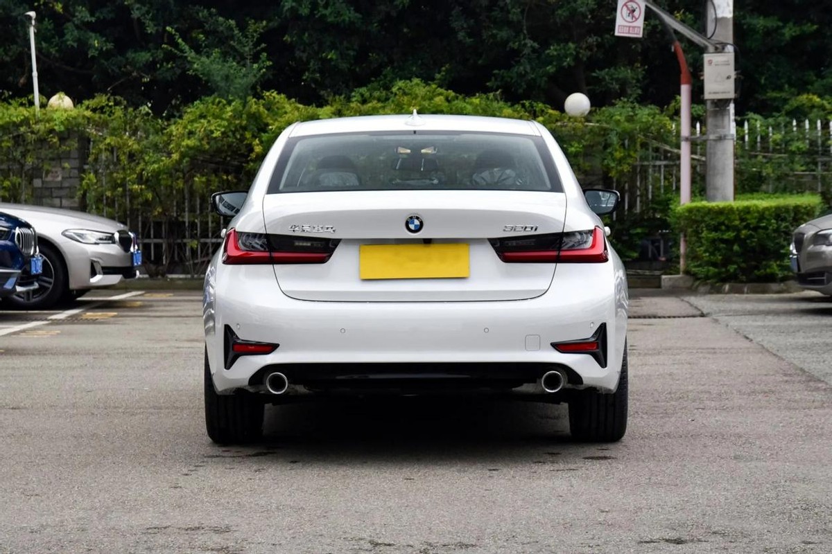 宝马320i18万公里值得购买吗,宝马320i运动套装报价