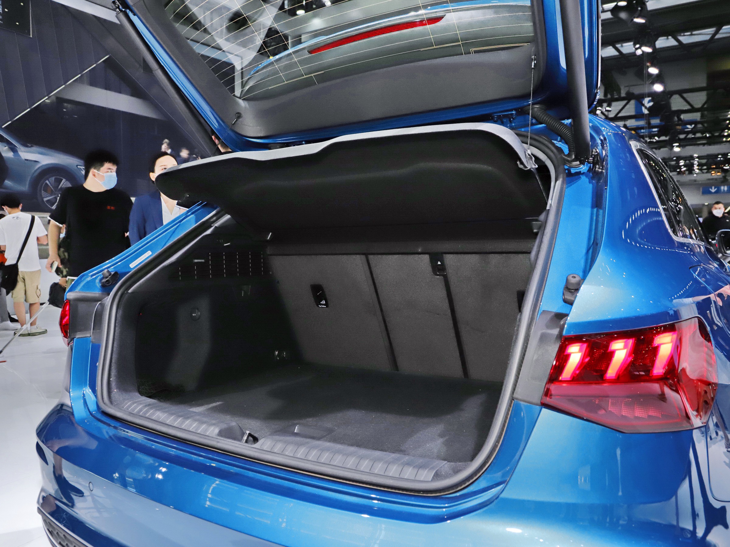 奥迪a3时尚版哪个颜色好看,奥迪a3适合女生的运动颜值轿跑