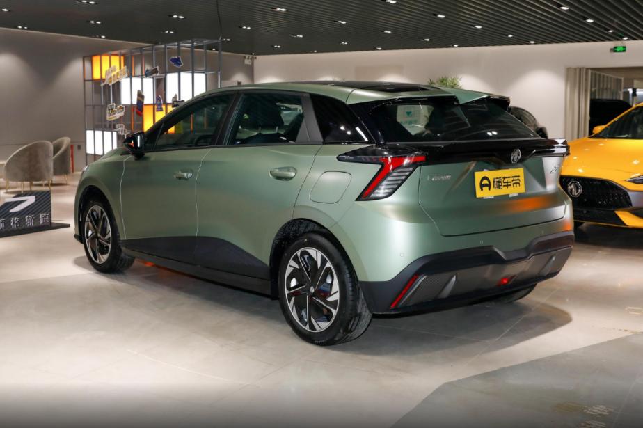 上汽大众id3和比亚迪秦plusev哪个好,大众id3空间对比凌渡