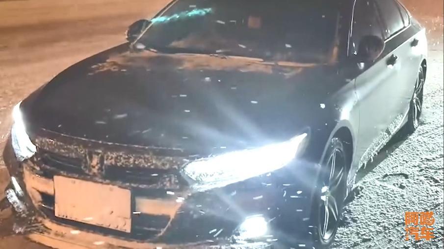 汽车前面车牌被雪挡住了会扣分么,车牌被雪挡住会怎么样