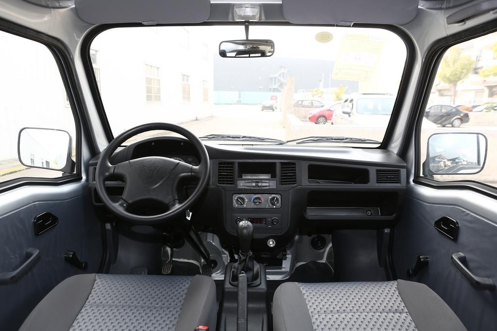 体验2019款五菱之光实用型，配1.2L动力，空间不错，价格很实惠