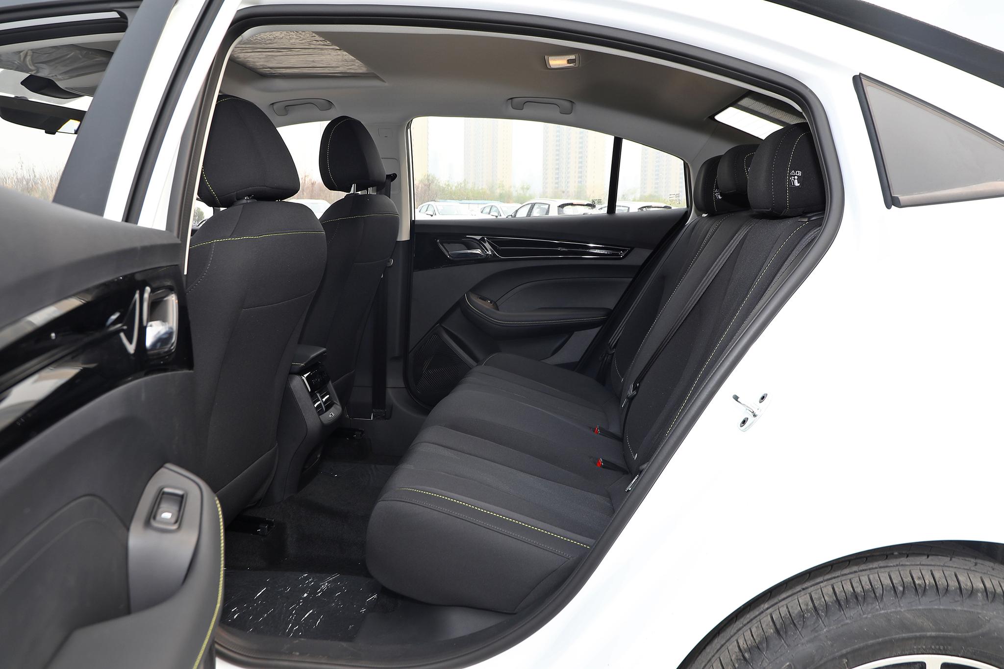 名爵5自吸和荣威i5自吸选哪个,荣威i51.5自吸是什么发动机