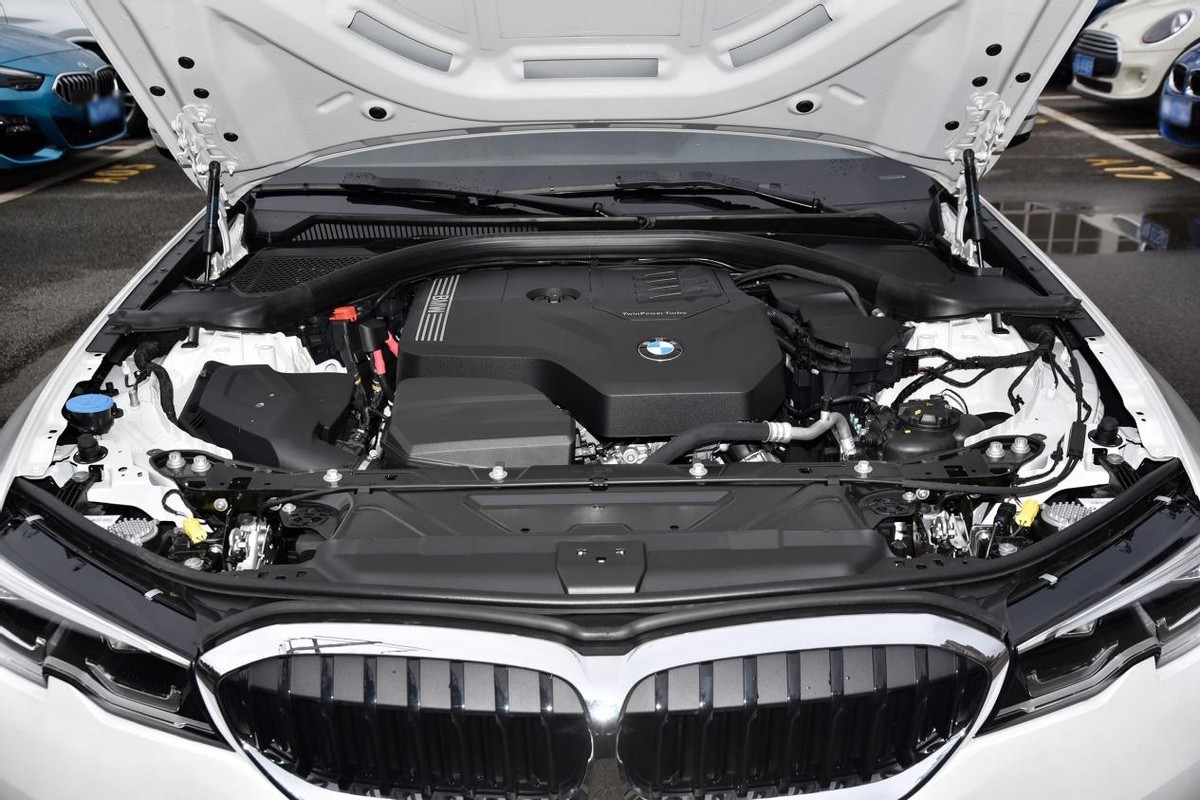 17款宝马3系320i评测,2022款3系320li运动套装第一视角