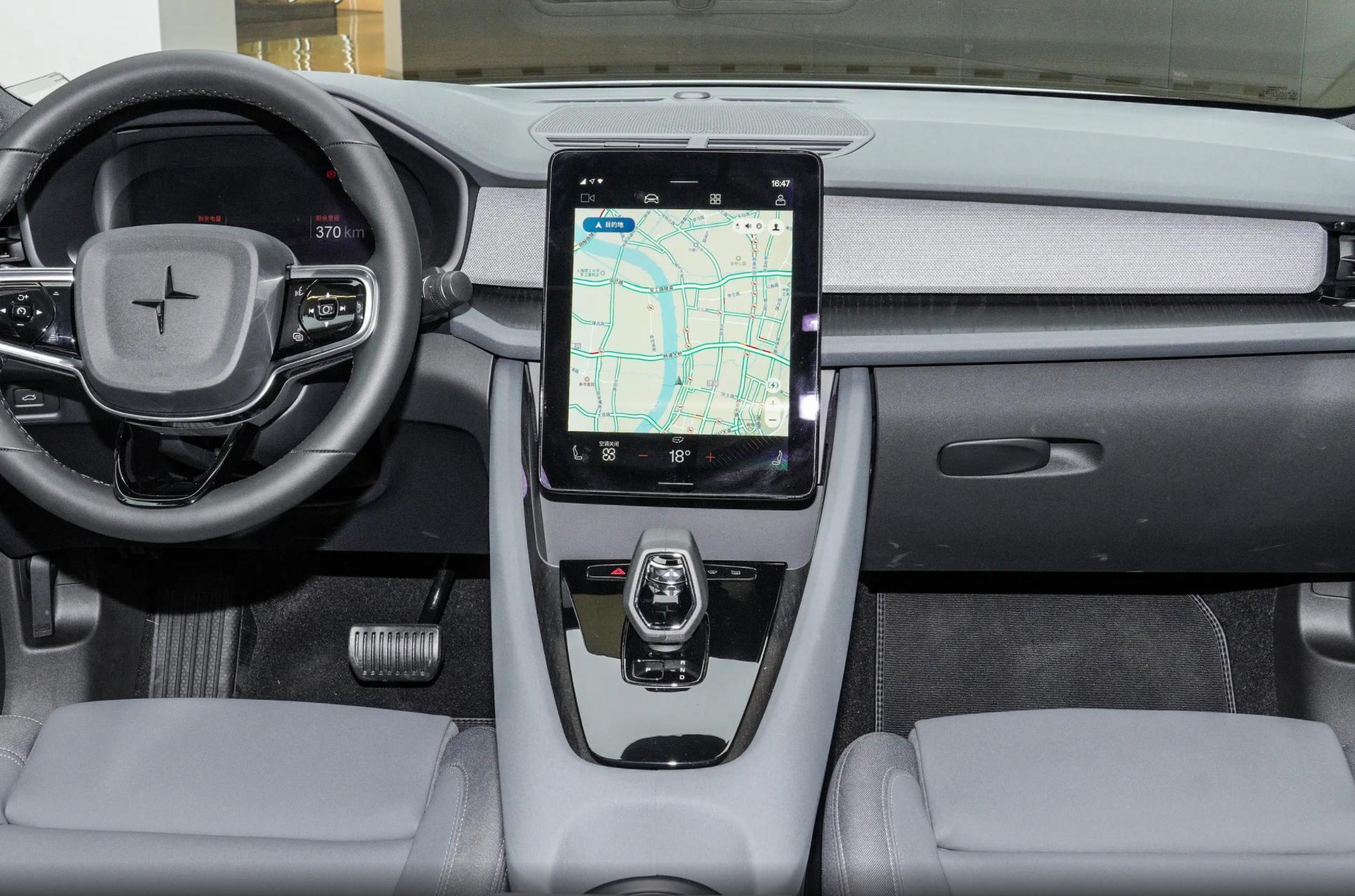 雷神之锤大灯+马牌轮胎，零百加速7.4秒，带你看极星Polestar2