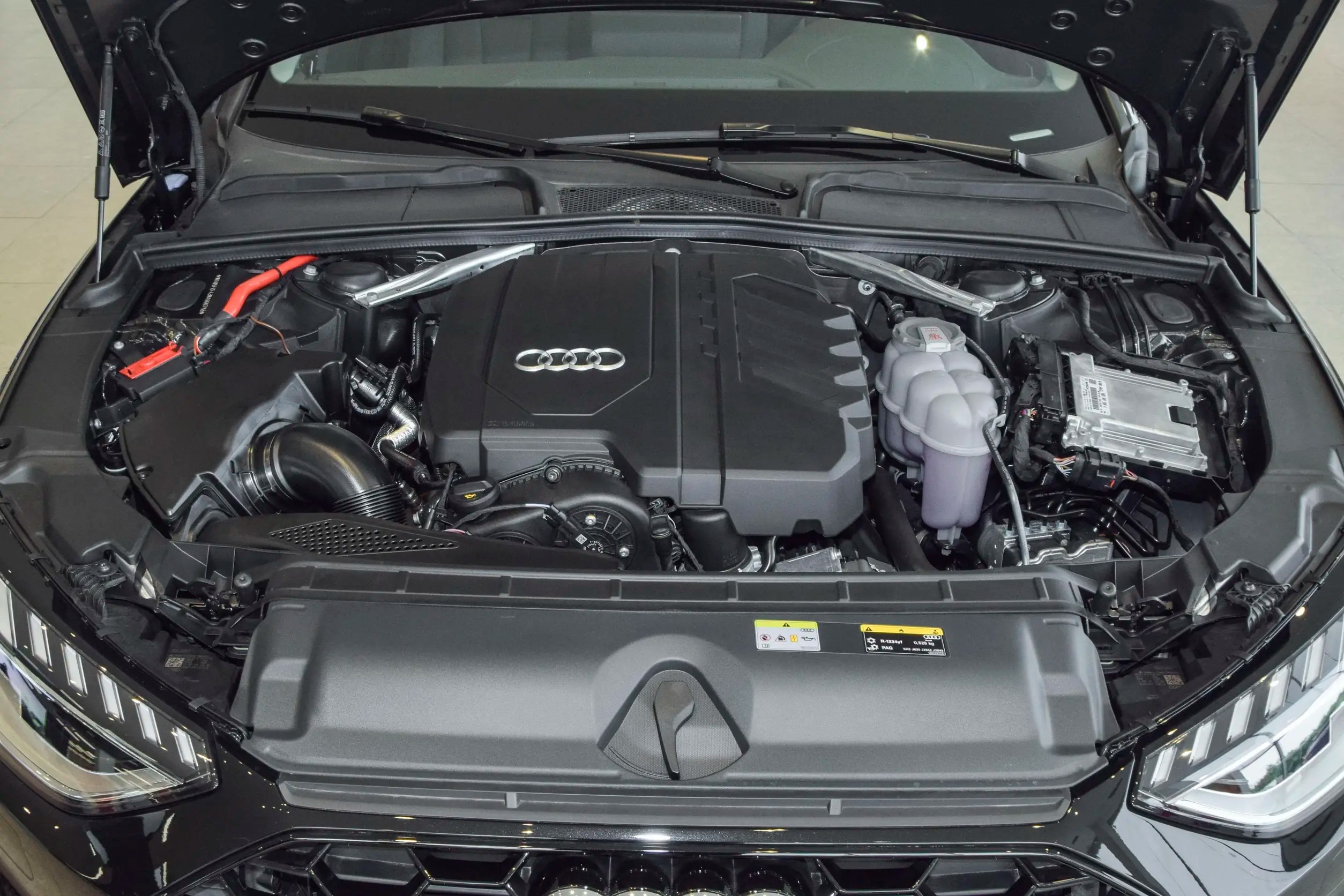 2019款奥迪a4allroad符合国六,奥迪a423款豪华动感现车