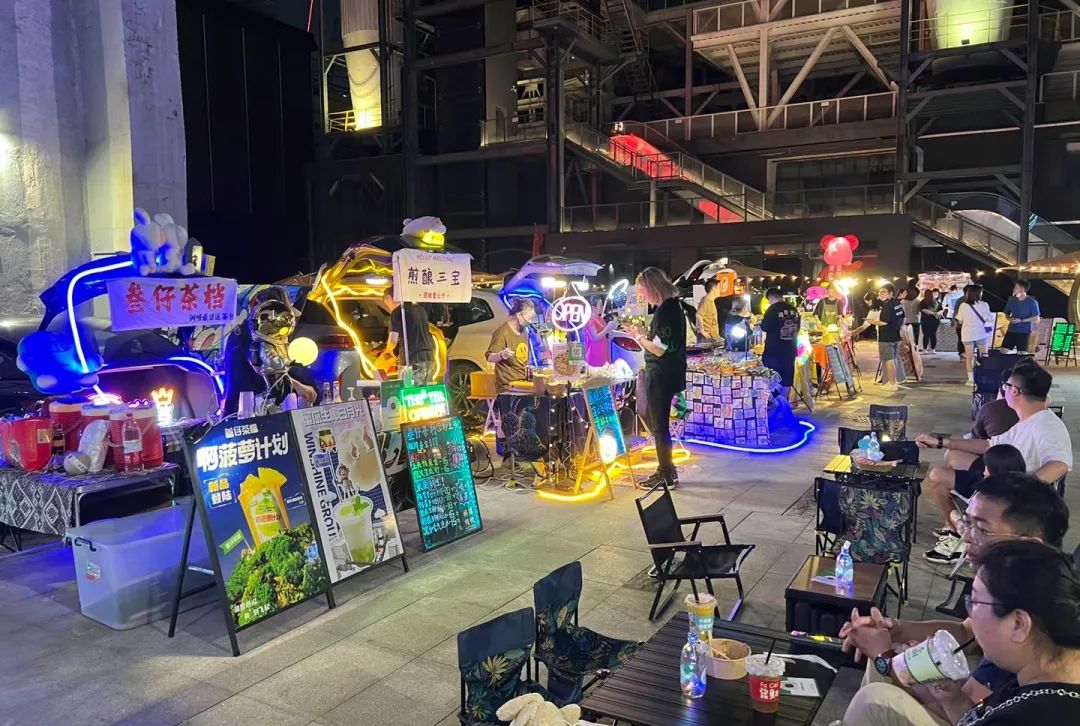 边玩一边赚钱，时下年轻人最爱的车尾厢摆摊，竟然也内卷了？