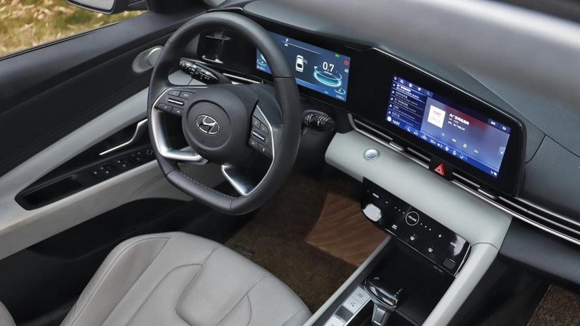 第七代伊兰特有颜值的实力派,第七代伊兰特全球首秀颜值炸裂