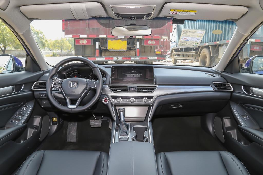 雅阁限时优惠2.00万欢迎试乘试驾