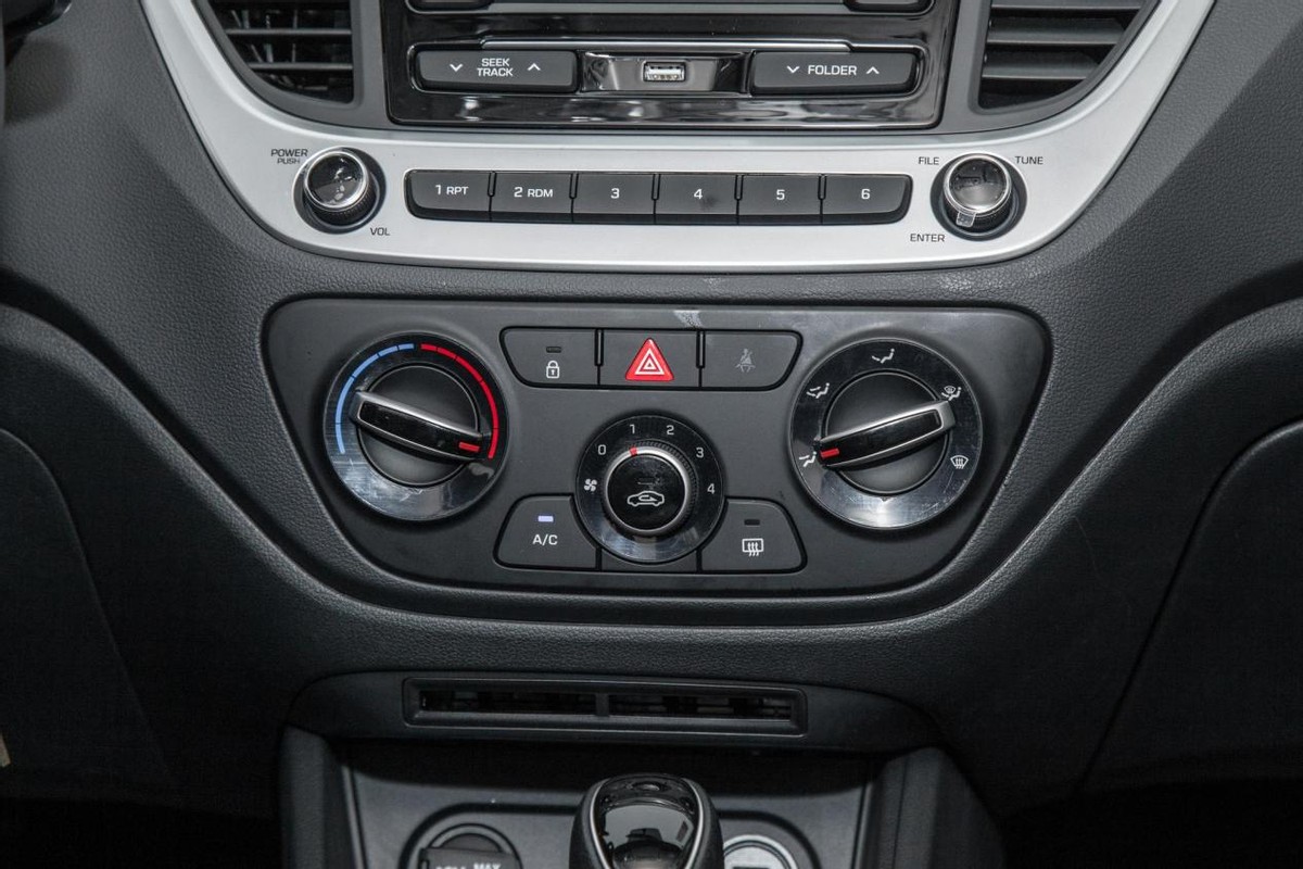 外观动感时尚动力充沛,16款悦纳1.4百公里加速