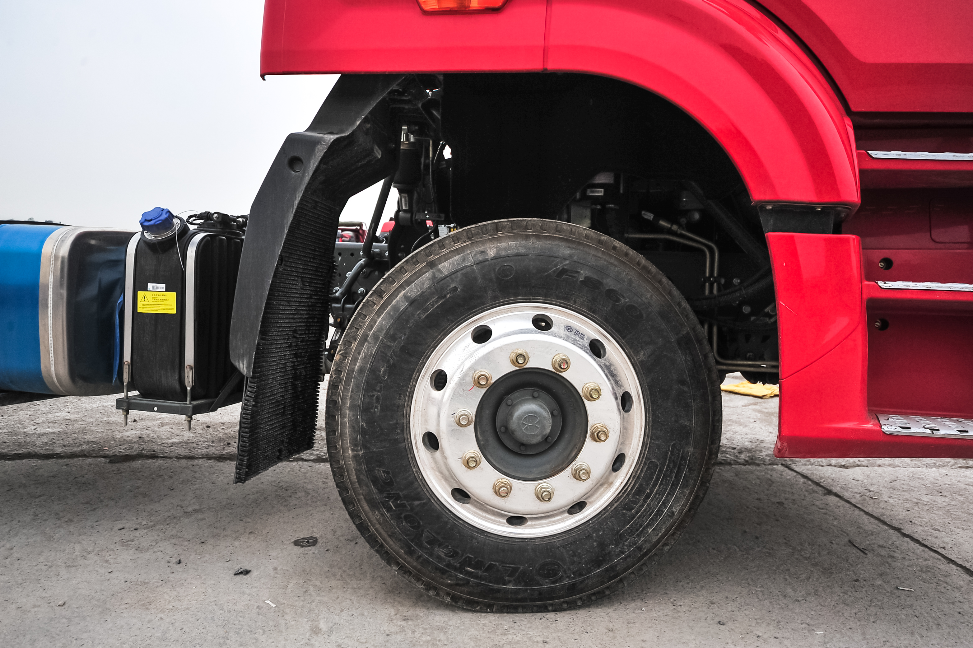 豪沃6.8米4缸220马力车型试驾视频,豪沃156马力多大