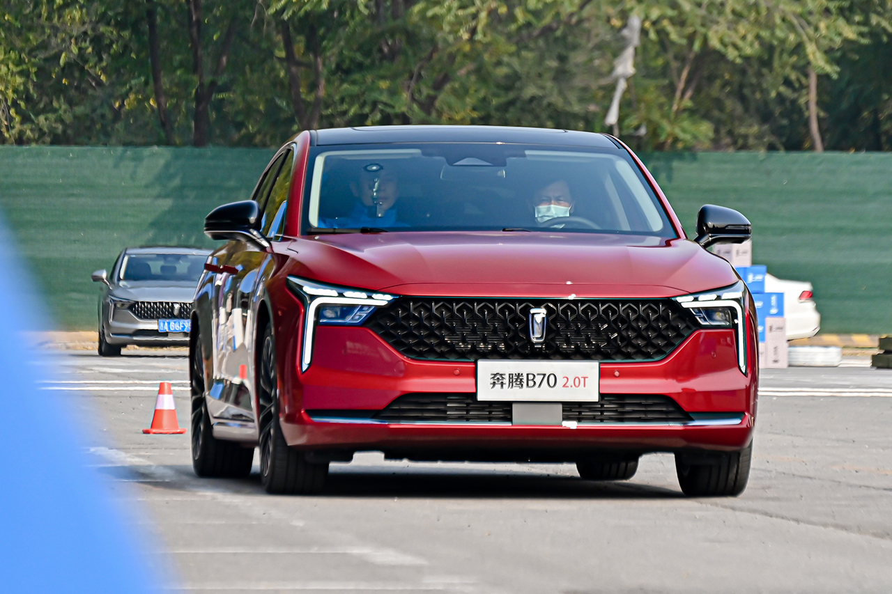 试驾奔腾b70s2023款,试驾奔腾b701.8t