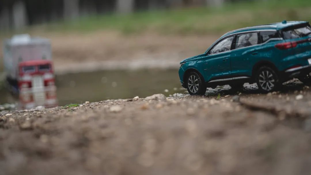 车辆涉水时应怎么操作,车辆涉水只要不熄火就没事吧