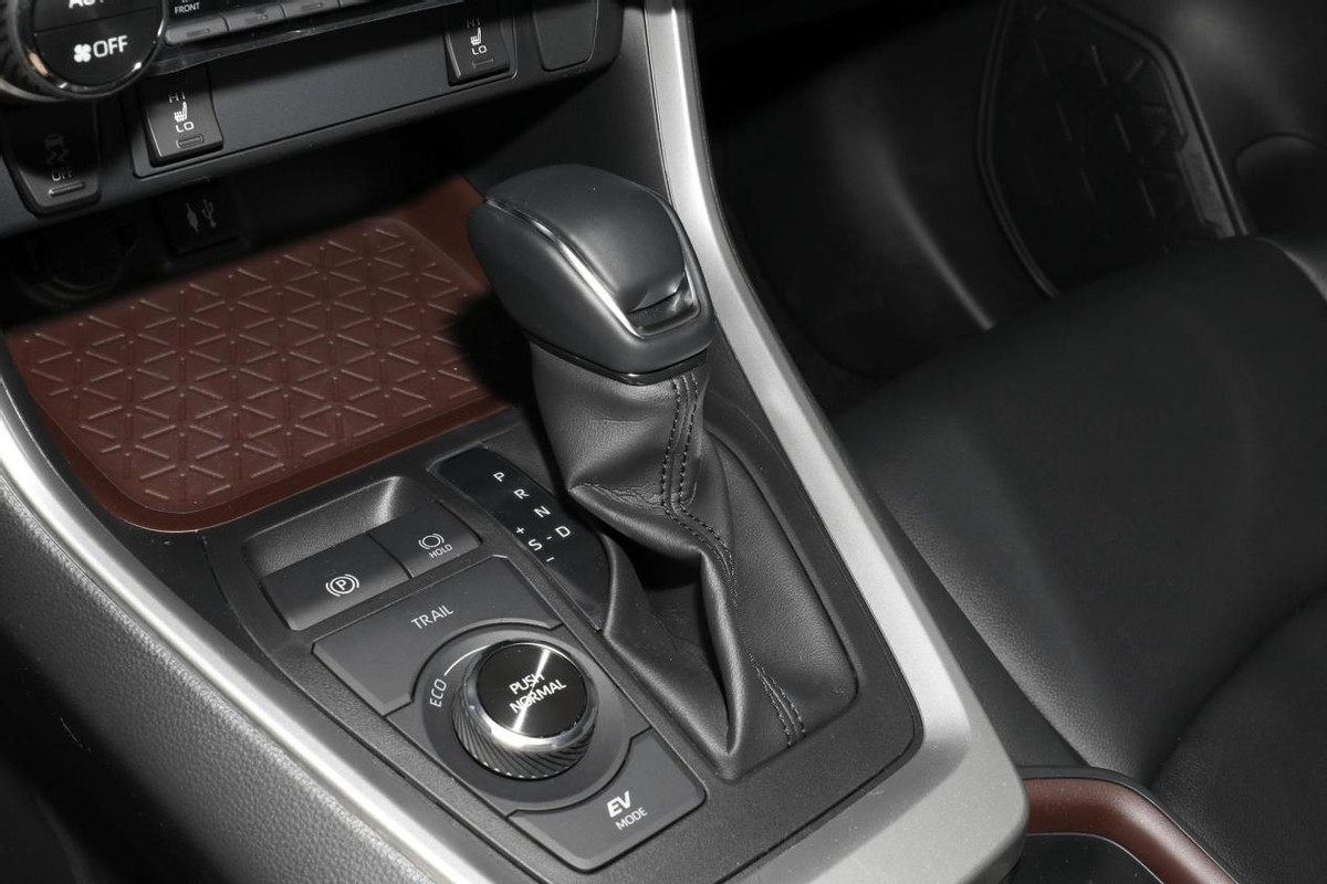 详解一汽RAV4荣放，两种动力可选，能否兼顾性能和节能？